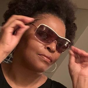 Meet your Posher, Brenda